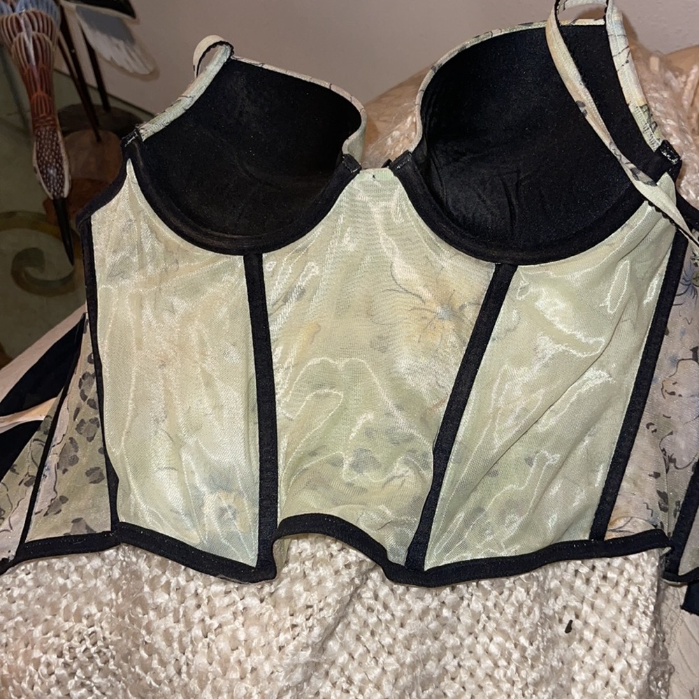 Super Cute Bustier Size Medium - image 5